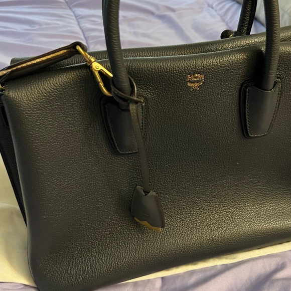 MCM Large Milla Tote - Picture 5 of 8
